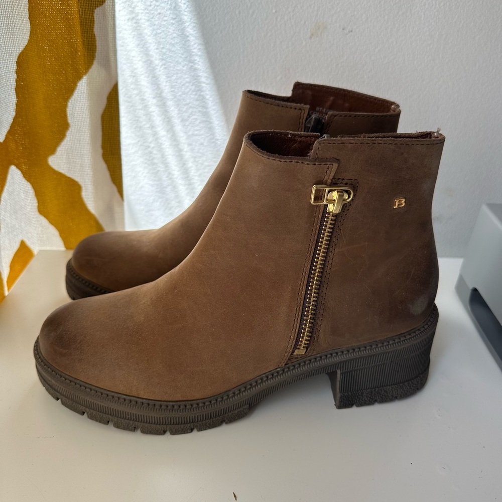 New, leather from Colombia